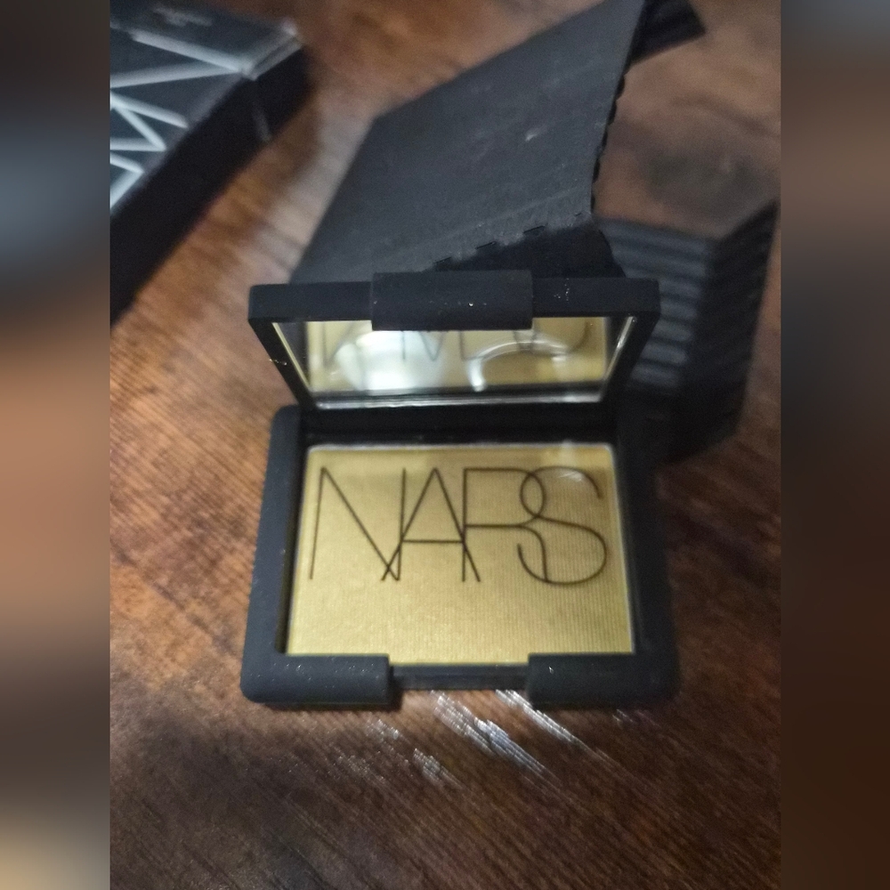 NARS Radiant Gold Eyeshadow Single New In Box